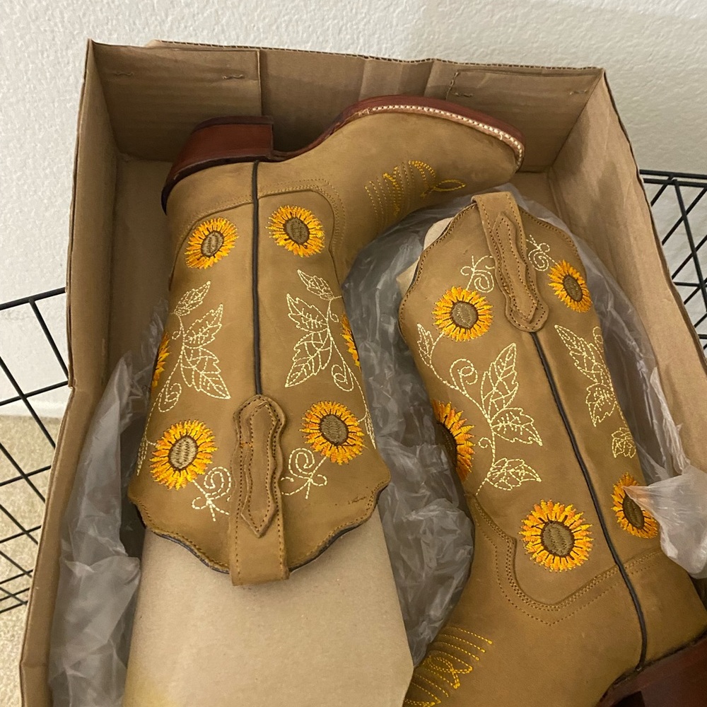 Brand new Cowgirl boots